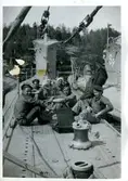 Gåva av Kenneth Larsson, son till Gösta Larsson. Fotografier från Gösta Larssons tjänstgöring i flottan. Fotografier från 1937 - 1954.
Ombord på ubåten Delfinen 1938 i Hårsfjärden