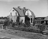 Patron Owenius villa från 1917 i korsningen mellan Nordanviksgatan och Klackskärsgatan, Östhammar, Uppland