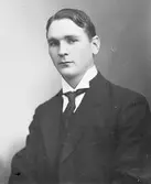 F. Bröms
