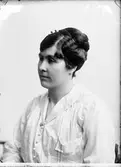 Fröken Tekla Lindberg, Gåsholma, Bergby. Januari 1918





