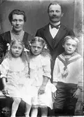 Fru Elida Wallén med familj


