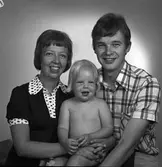 Familjen Shedinger, Doktor Abrahamsvägen 72, 161 52 Bromma. Den 28 juni 1974.