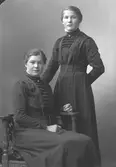 Elsa Jansson och en okänd kvinna