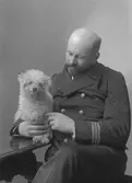 Kapten Cederström med hund