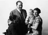 Bo och Lovisa Olsson med familj