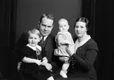 Familjen Rimmerfors med två barn.