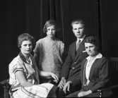Fru Lindström och barnen

