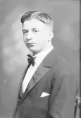 B. Lindström
