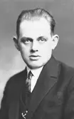 V. Lundgren
