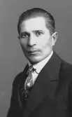 C. A. Hallström.
Vägmästare August Conrad Hallström. Född 10/11 1891 i Fogdö, Södermanland. Död 12/3 1962. Gift med Linnea Elvira Winell.
