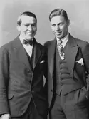 E. Lindström och okänd man

