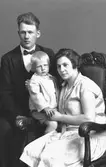 Brudparet och familjen Hedberg