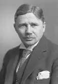 R. Bäcklund
