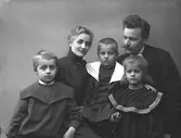 Hovfotograf Carl Larsson med familj