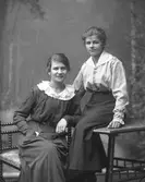 Hovfotograf Carl Larssons dotter Inez och Märta. Den 26 oktober 1919