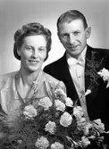 Brudparet Ivan Delin, Sjätte Tvärgatan 18, Gävle.       16 december 1944.