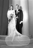 Brudparet Arne Westlund, Södra Ringvägen 10, Gävle.   16 december 1944.