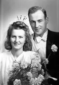 Brudparet Arne Westlund, Södra Ringvägen 10, Gävle.  16 december 1944.