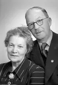 Herr och fru L. O. Bodin, Nedre Bergsgatan 28, Gävle. 17 december 1944.