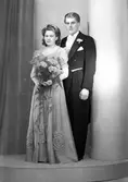 Brudparet Roland Broman. 6 januari 1945. Fotografierna sändes till Östersund.