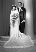 Brudparet Lennart Söderblom, Sätra 10, Gävle. 31 mars 1945.