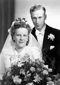 Brudparet Stig Andersson, Bangatan 4, Bäckebro. 14 april 1945.