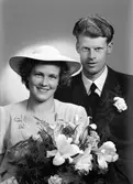 Brudparet O. Borgström, Östra Islandsgatan 25, Gävle. 22 juli 1945.