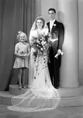 Brudparet Folke Eriksson, Norra Sjötullsgatan 15, Gävle. 8 september 1945.