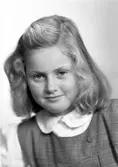 Flickan Christina Ekman, Kungsbäcksvägen 11, Gävle. Oktober 1945.