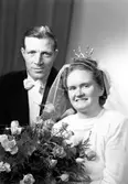 Brudparet Harry Pettersson, Arbetshusgatan 49, Gävle. 22 september 1945.