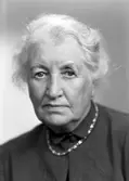 Fru Ester Sterner, Vikingagatan 34 E, Stockholm. 9 oktober 1945.