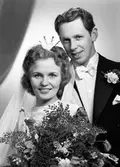 Brudparet Sven Jansson, Åsagatan 2, Gävle 5. 10 november 1945.
