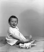Dotter Holmgren. 20 november 1945. Holmgren, Brändströmsgatan, Gävle.