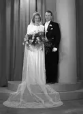 Brudpar Harry Karlsten, Jarlavägen 31, Gävle. 15 december 1945.
