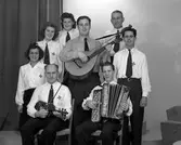 Klippan Kretsloge. Musiker tre damer och fem herrar i orkestern, december 1945.