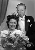 Brudpar Åke Ström, Iggesunds Bruk, Iggesund. 30 december 1945.