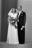 Brudpar B. Lindqvist, Tredje Tvärgatan 40, Gävle. 24 mars 1946.