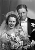 Brudpar Sivert Larsson, Enköping. 30 mars 1946.