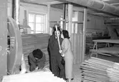 AB Tobo Bruk. Besök av finska gäster i Monarkfabrikerna. 21 augusti 1949.