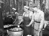 Vägbygge några mil norr om Storvik. Augusti 1950. Reportage för Gefle Dagblad och Norrlands-Posten.

