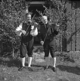 Vretasgården Hembygdsförening. Valboreportage även från Hille. Augusti 1950.


