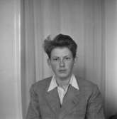 En ung man, bröstbild.Hans Källander
