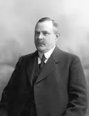 Herman Roloff, född 18 oktober 1867. Väveriföreståndare vid Gefle Manufaktur Aktiebolag,
Strömsbro.