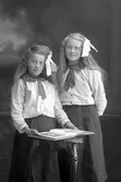 Siri och Ellen Walldén, Strömsbro
