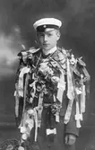 Student Bertil B. Nordholm. Född 4 december 1893, död 1914. Teknolog. Ordförande i Högre Allmänna Läroverket (Vasaskolan).

