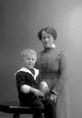 Fru Minna och Sigurd Fredsberg. Kosrnäs Sågverk, Bomhus