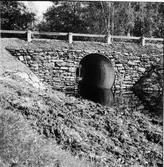 Häcklinge,
Ombyggda bron.