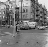 Gävle centrum. Trafikbild med Gevaliapalatset i bakgrunden.
