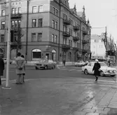 Gävle centrum. Trafikbild med Gevaliapalatset samt Vasaskolan i bakgrunden.
