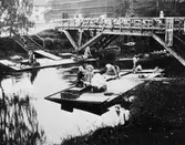 Klappbryggan i kanalen vid Barrsätragatans gamla träbro 1912.